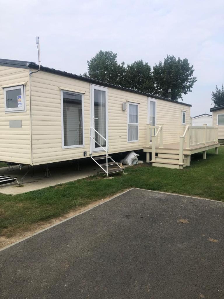 8 Berth Caravan Hotel Clacton-on-Sea Exterior photo